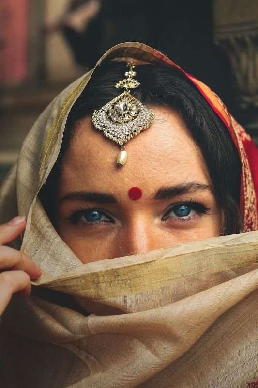 A foreigner women wearing indian dress
